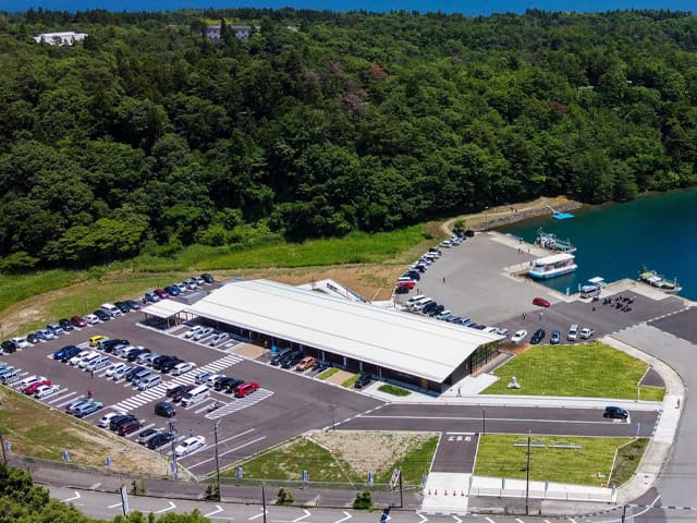 のと九十九湾観光交流センター「イカの駅つくモール」